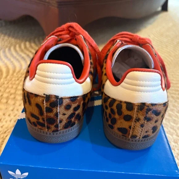 Adidas Women’s Leopard Print Sneakers with Orange Laces Size 7.5 - Picture 3 of 8